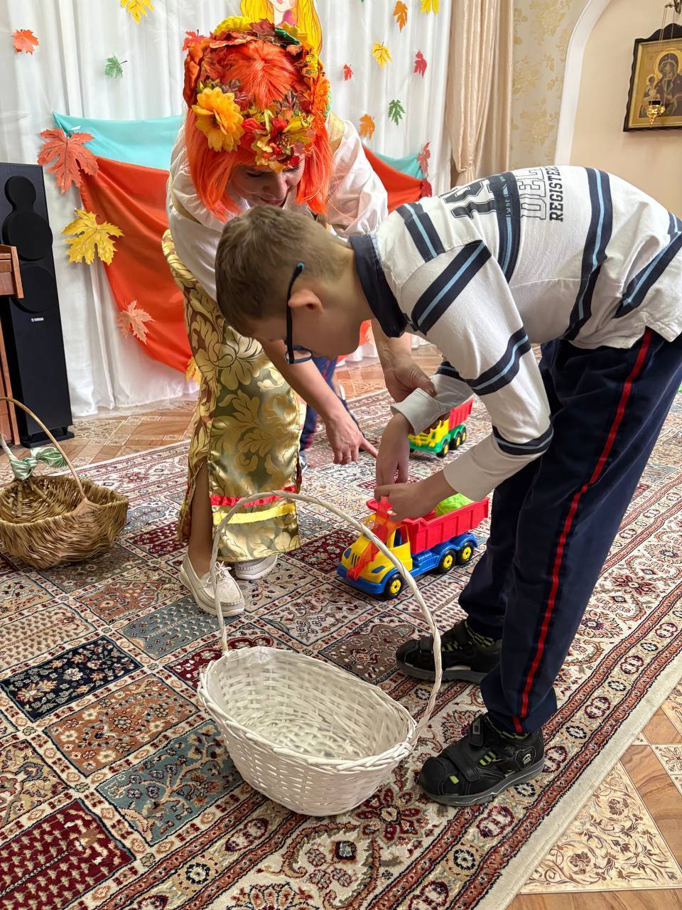 Осень — это не унылая пора, а время сбора урожая, в том числе и урожая детских улыбок… Осень — это не унылая пора, а время сбора урожая, в том числе и урожая детских улыбок…