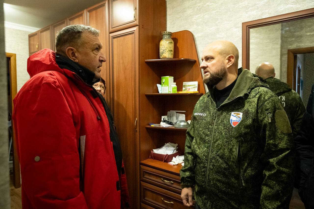 В Курске решают проблему с протекающей крышей в доме на Кавказской В Курске решают проблему с протекающей крышей в доме на Кавказской