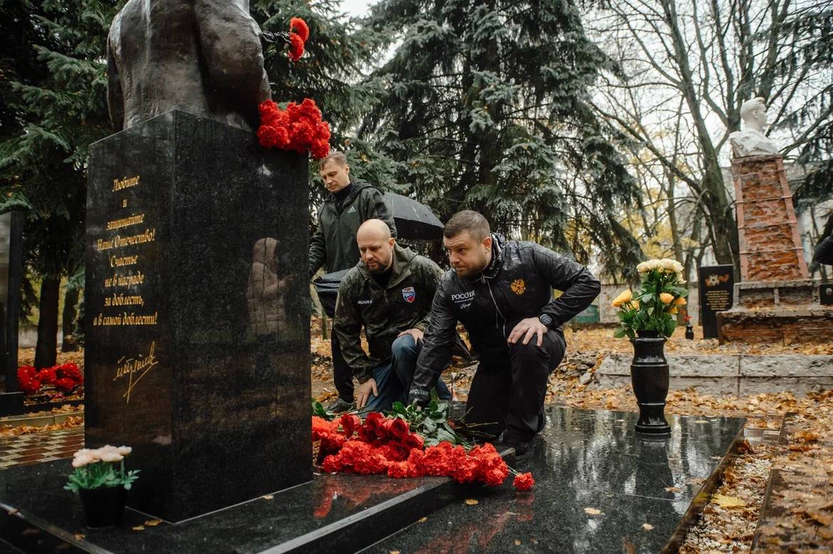 Александр Хинштейн: Сегодня исполнился 101 год со Дня рождения легендарного человека, Героя Советского Союза, участника Курской битвы, почётного гражданина Курска и области Михаила Алексеевича Булатова Александр Хинштейн: Сегодня исполнился 101 год со Дня рождения легендарного человека, Героя Советского Союза, участника Курской битвы, почётного гражданина Курска и области Михаила Алексеевича Булатова