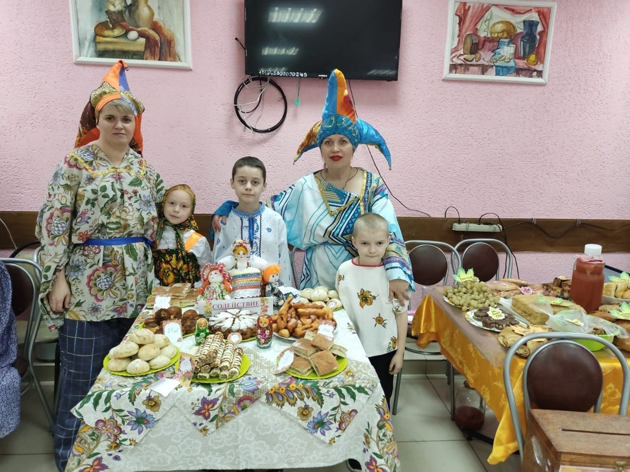 Сотрудники и воспитанники Черемисиновского центра соцпомощи «Содействие» приняли участие в масштабной благотворительной инициативе – осенней ярмарке, которая прошла в Русановской средней Сотрудники и воспитанники Черемисиновского центра соцпомощи «Содействие» приняли участие в масштабной благотворительной инициативе – осенней ярмарке, которая прошла в Русановской средней