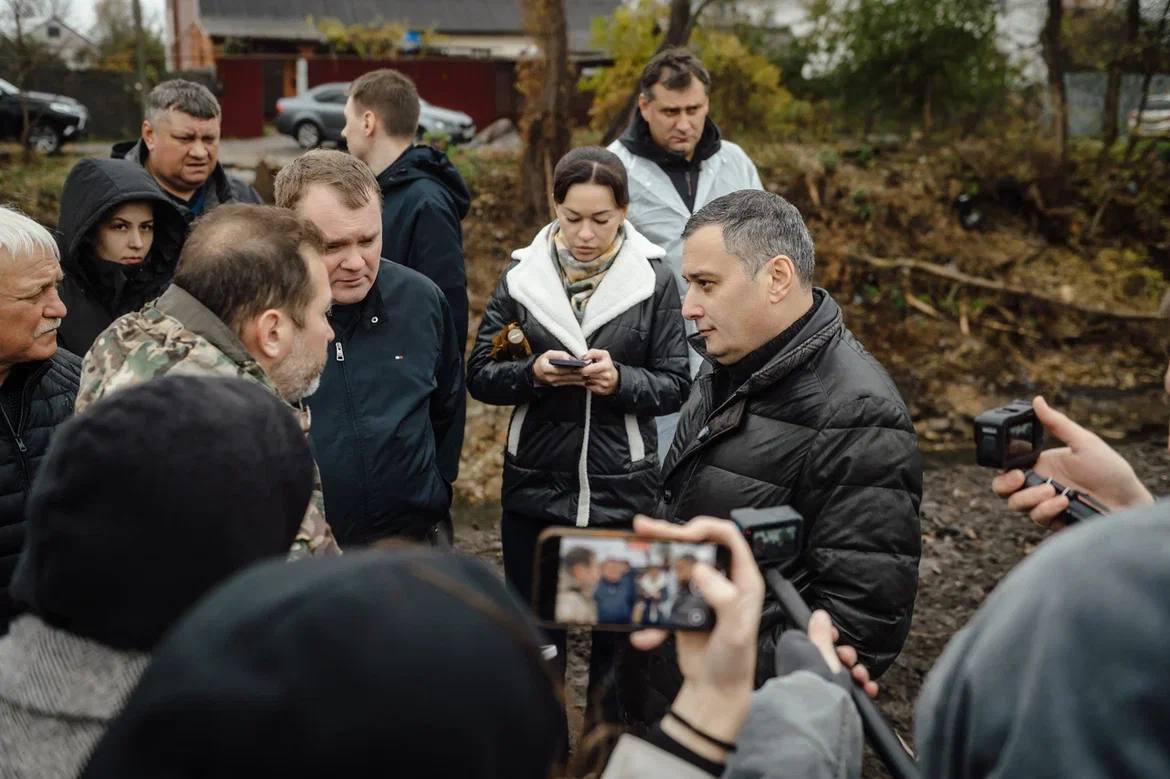 Александр Хинштейн: Как и обещал, вместе с экоактивистами проинспектировал ход работ по расчистке реки Тускарь Александр Хинштейн: Как и обещал, вместе с экоактивистами проинспектировал ход работ по расчистке реки Тускарь