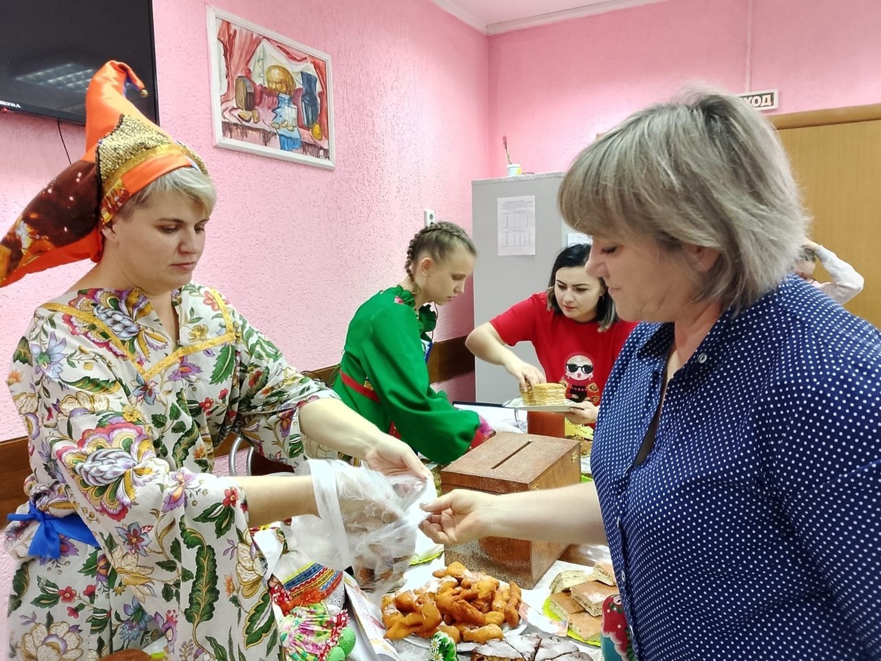 Сотрудники и воспитанники Черемисиновского центра соцпомощи «Содействие» приняли участие в масштабной благотворительной инициативе – осенней ярмарке, которая прошла в Русановской средней Сотрудники и воспитанники Черемисиновского центра соцпомощи «Содействие» приняли участие в масштабной благотворительной инициативе – осенней ярмарке, которая прошла в Русановской средней