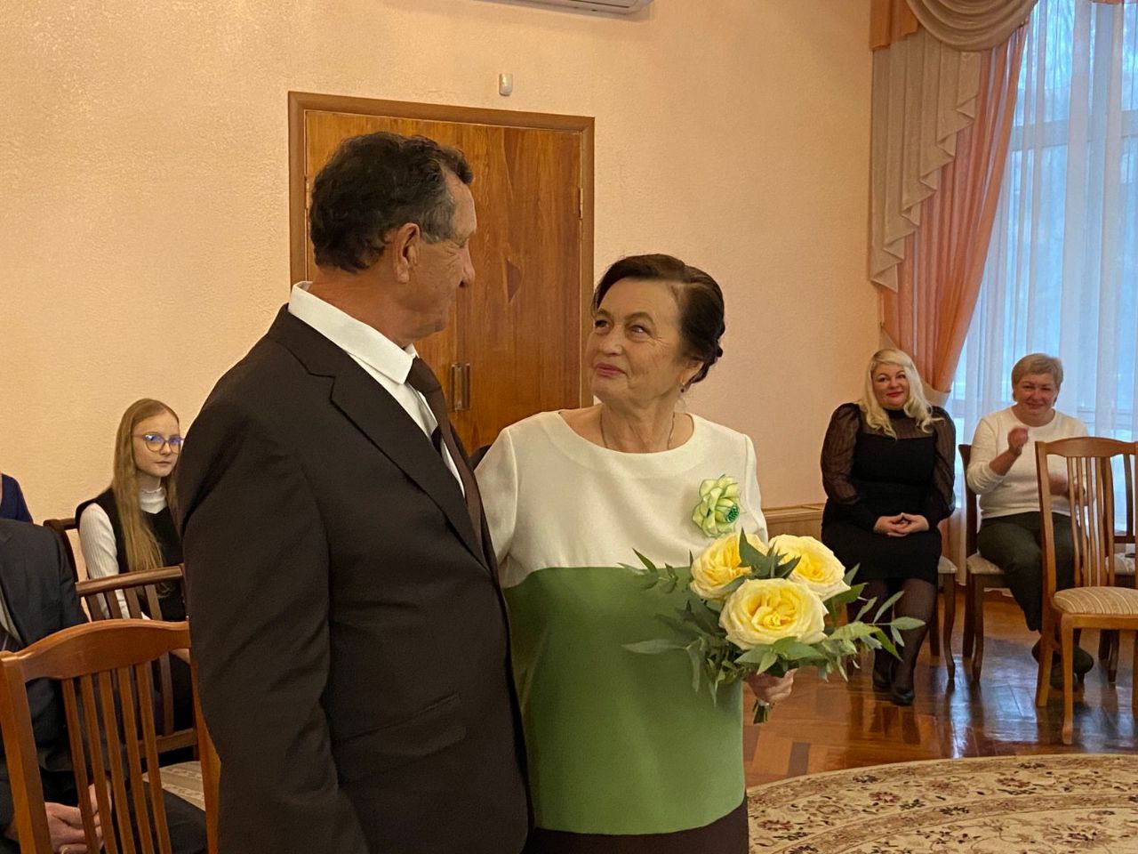 Александр Михайлов: Сегодня свой «золотой» юбилей супружеской жизни отмечают Владимир Николаевич и Любовь Дмитриевна Курносиковы Александр Михайлов: Сегодня свой «золотой» юбилей супружеской жизни отмечают Владимир Николаевич и Любовь Дмитриевна Курносиковы