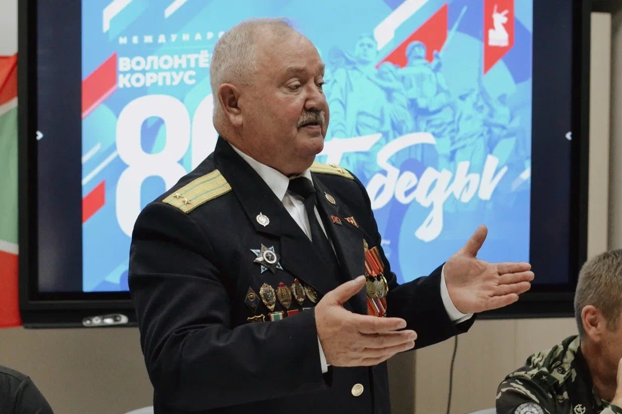 24 октября, в День подразделений специального назначения Вооруженных Сил Российской Федерации, ветераны Центрального округа города Курска и поселка Поныри — Александр Горяйнов, Валерий Асмолов (участник войны в Афганистане)... 24 октября, в День подразделений специального назначения Вооруженных Сил Российской Федерации, ветераны Центрального округа города Курска и поселка Поныри — Александр Горяйнов, Валерий Асмолов (участник войны в Афганистане)...