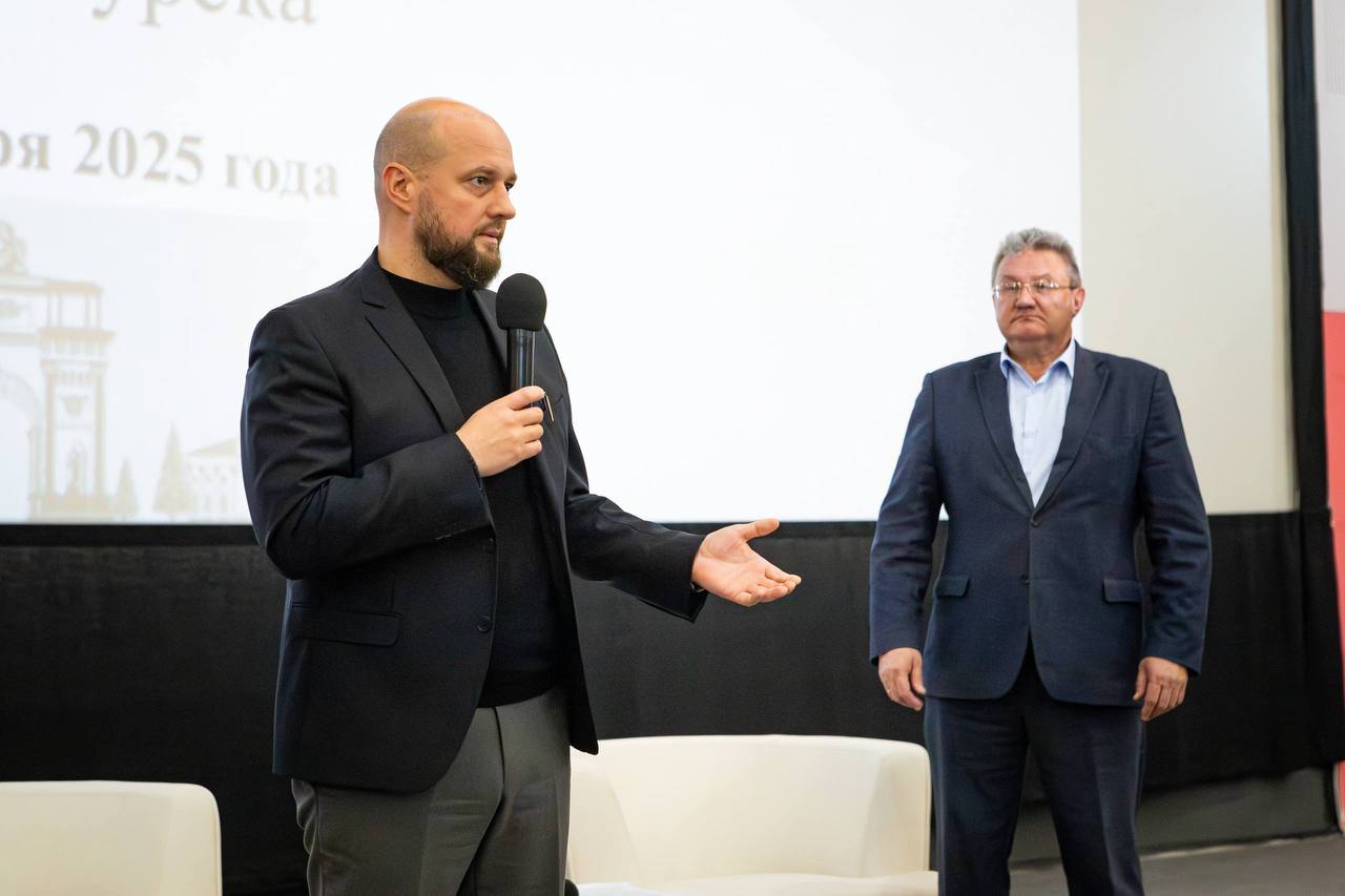 Мэр Курска провёл первую встречу с жителями Мэр Курска провёл первую встречу с жителями