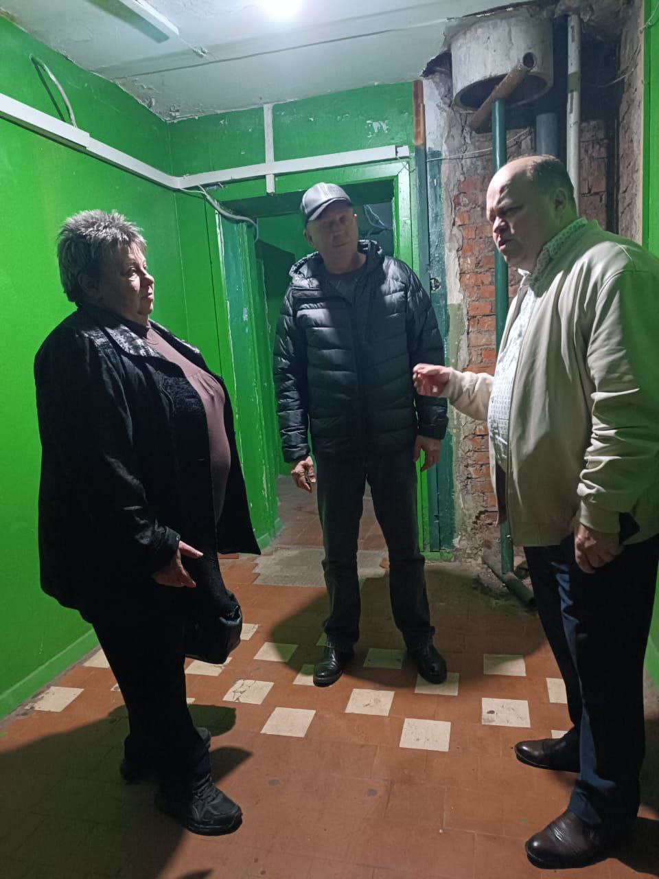 Сегодня по поручению Главы города Курска Евгения Маслова сотрудники администрации округа совместно с представителями городского комитета ЖКХ и МУП «Курскводоканал» работали по обращению жильцов дома 65 по улице Союзной на... Сегодня по поручению Главы города Курска Евгения Маслова сотрудники администрации округа совместно с представителями городского комитета ЖКХ и МУП «Курскводоканал» работали по обращению жильцов дома 65 по улице Союзной на...