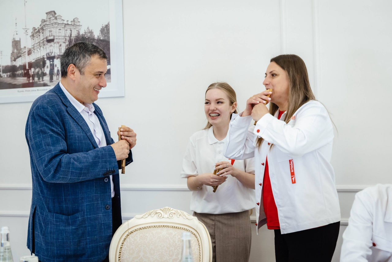 Сегодня мы поздравляем с днем рождения губернатора Курской области Александра Хинштейна! Сегодня мы поздравляем с днем рождения губернатора Курской области Александра Хинштейна!