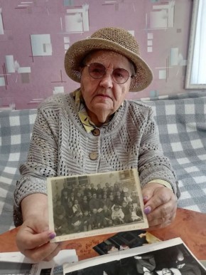 «Маленькая девочка посреди войны»