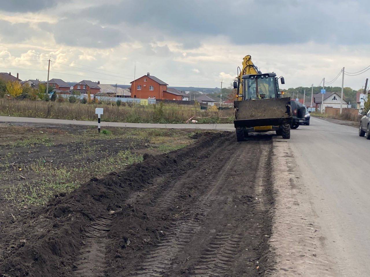 Единороссы проверили начало строительства тротуара в д. 1- Цветово Единороссы проверили начало строительства тротуара в д. 1- Цветово
