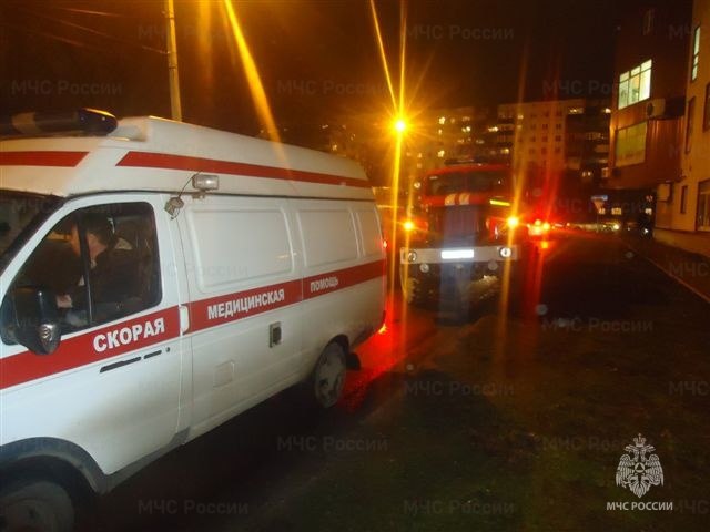 В Курске ночью тушили пожар в многоэтажке В Курске ночью тушили пожар в многоэтажке