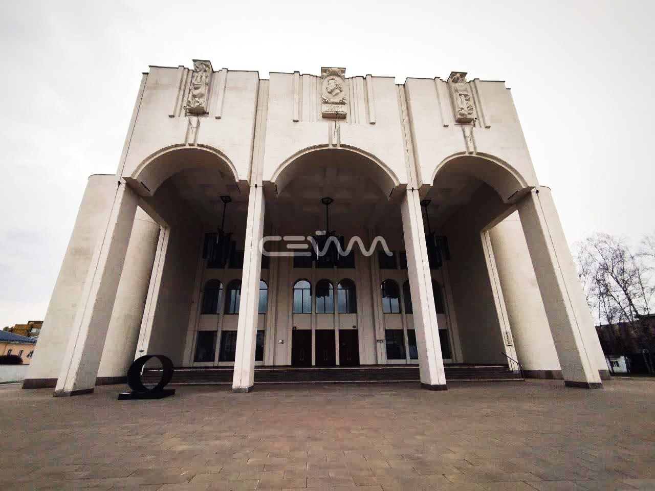 Не более двух билетов в одни руки будут продавать на спектакль «Ревизор» 5 ноября