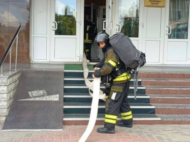 В центре Курска проходят плановые пожарные учения