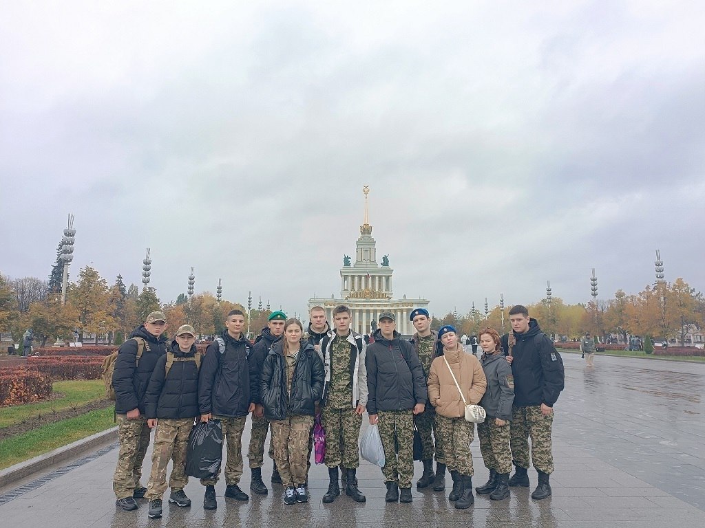 12 курсантов из Курска, ставшие победителями военно-патриотических соревнований, отправились на экскурсию в Москву 12 курсантов из Курска, ставшие победителями военно-патриотических соревнований, отправились на экскурсию в Москву