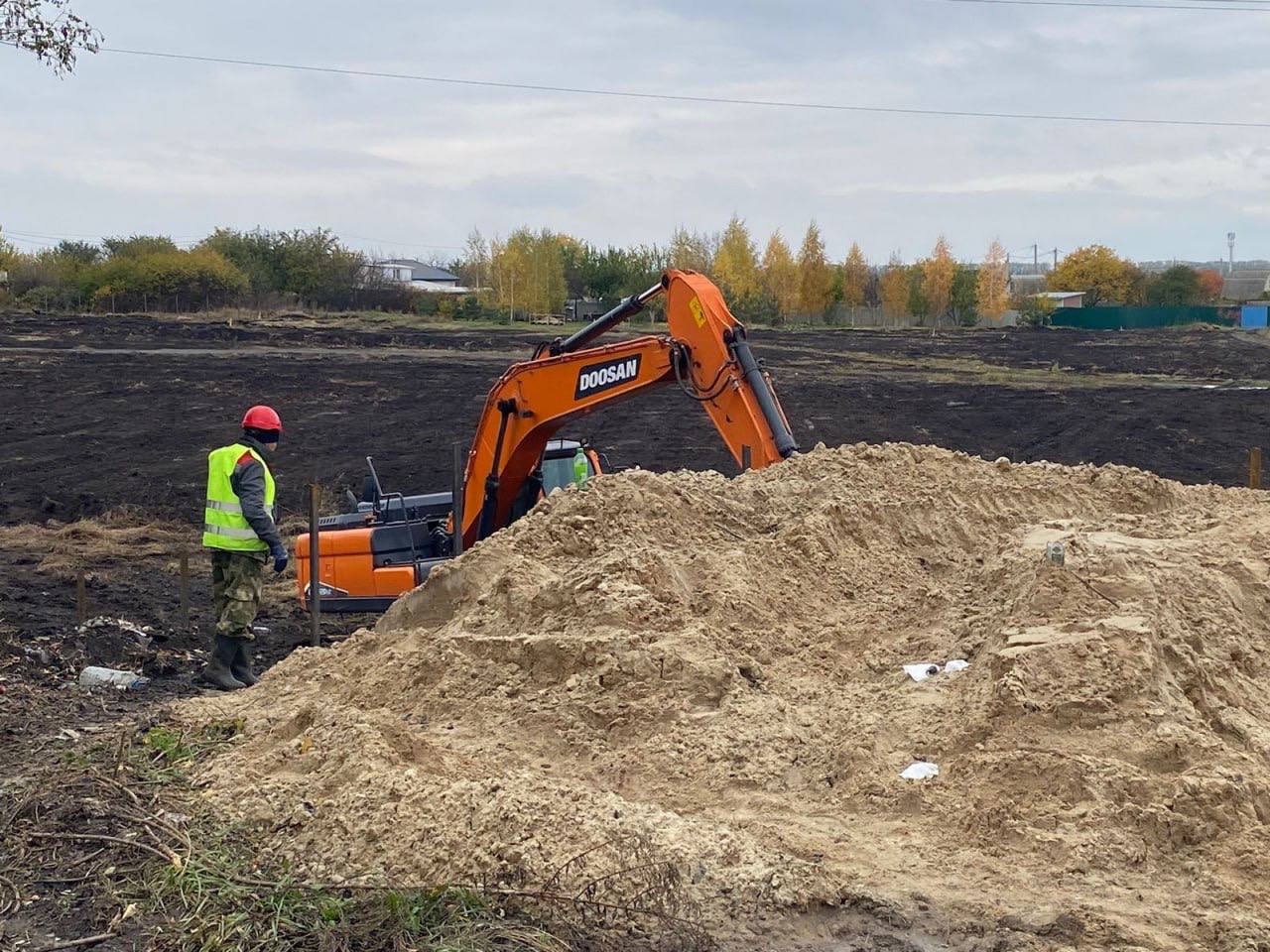 Единороссы проверили начало строительства тротуара в д. 1- Цветово Единороссы проверили начало строительства тротуара в д. 1- Цветово