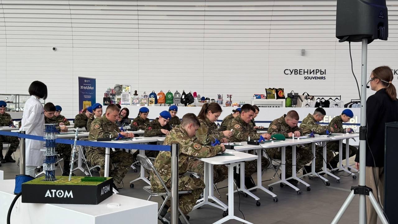 12 курсантов из Курска, ставшие победителями военно-патриотических соревнований, отправились на экскурсию в Москву 12 курсантов из Курска, ставшие победителями военно-патриотических соревнований, отправились на экскурсию в Москву