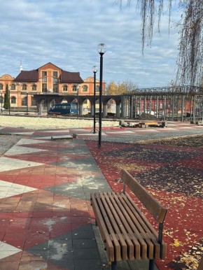 Администрация Свободинского сельсовета провела субботник на территории центральной площади м. Свобода. Мероприятие было организовано в поддержку подрядчика, выполняющего масштабные работы по благоустройству