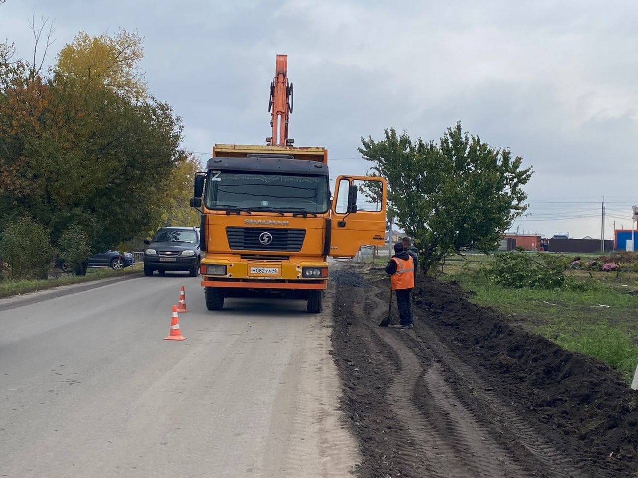 Единороссы проверили начало строительства тротуара в д. 1- Цветово Единороссы проверили начало строительства тротуара в д. 1- Цветово