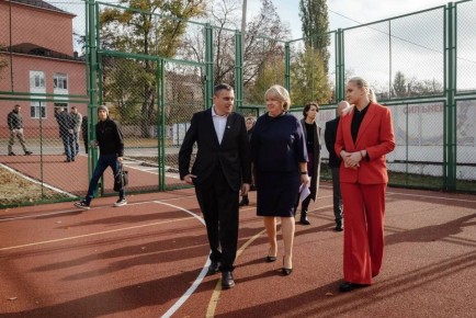 В Курске после ремонта открылась первая в регионе спортплощадка с доступом во внеурочное время