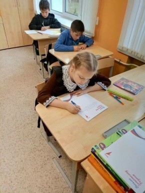 Акция «Письмо солдату». Ученики Брусовской школы вместе с классными руководителями приняли участие в акции «Письмо солдату»