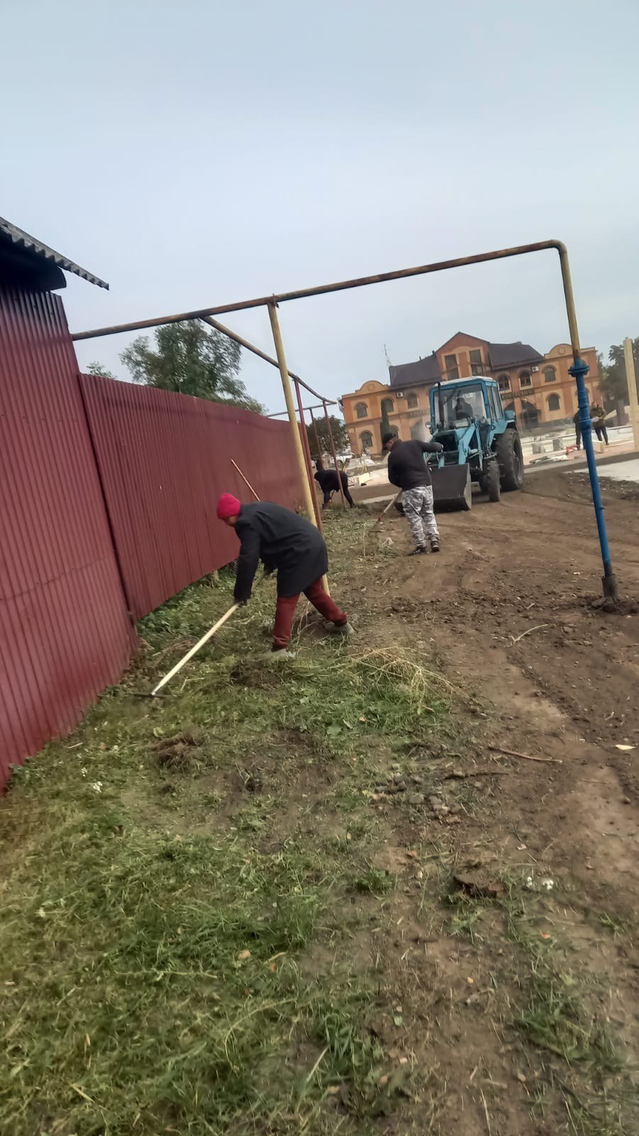 Администрация Свободинского сельсовета провела субботник на территории центральной площади м. Свобода. Мероприятие было организовано в поддержку подрядчика, выполняющего масштабные работы по благоустройству Администрация Свободинского сельсовета провела субботник на территории центральной площади м. Свобода. Мероприятие было организовано в поддержку подрядчика, выполняющего масштабные работы по благоустройству