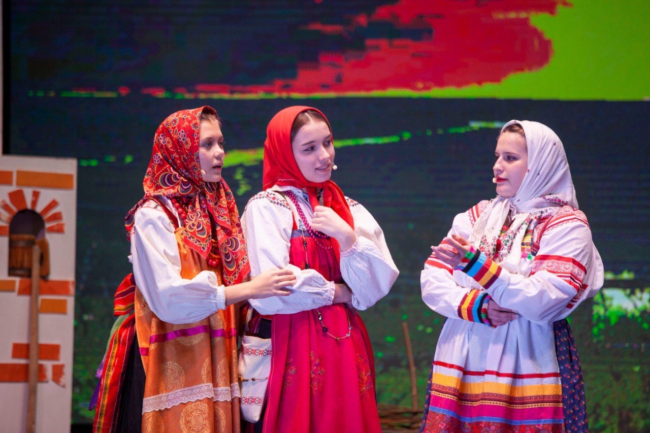 В областном Дворце культуры им. В.Н. Винокура состоялась премьера этноспектакля «Скамеечка» В областном Дворце культуры им. В.Н. Винокура состоялась премьера этноспектакля «Скамеечка»