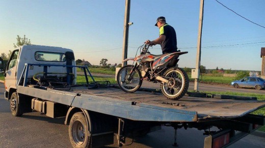 В этом году на дорогах было особенно много подростков, носящихся на питбайках