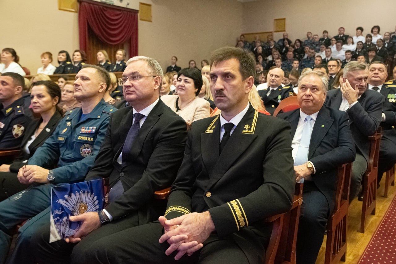 В Курске чествовали судебных приставов В Курске чествовали судебных приставов