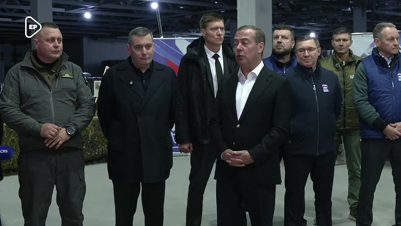 Дмитрий Медведев на встрече с волонтерами лагеря Единой России «Курский рубеж»: