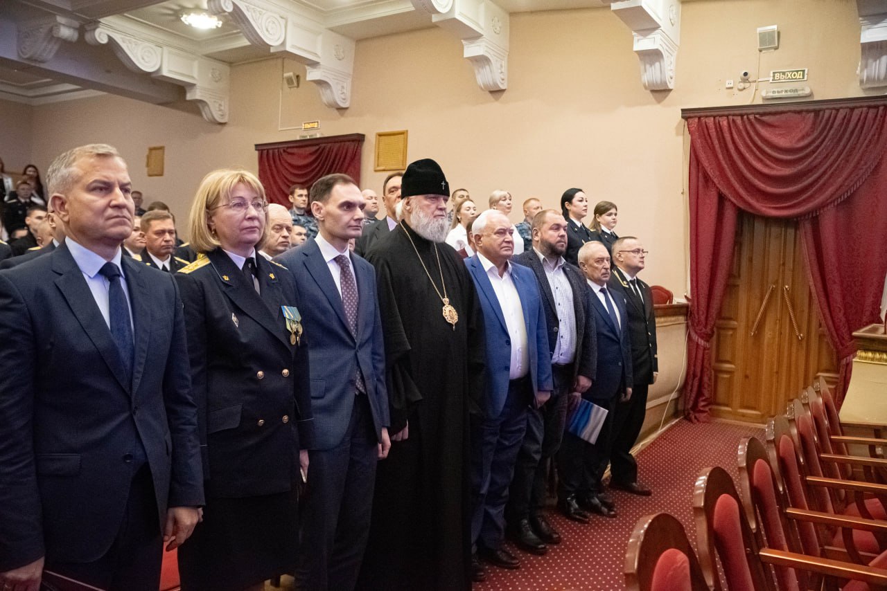 Председатель Курской областной Думы Николай Жеребилов поздравил приставов с юбилеем образования ведомства Председатель Курской областной Думы Николай Жеребилов поздравил приставов с юбилеем образования ведомства
