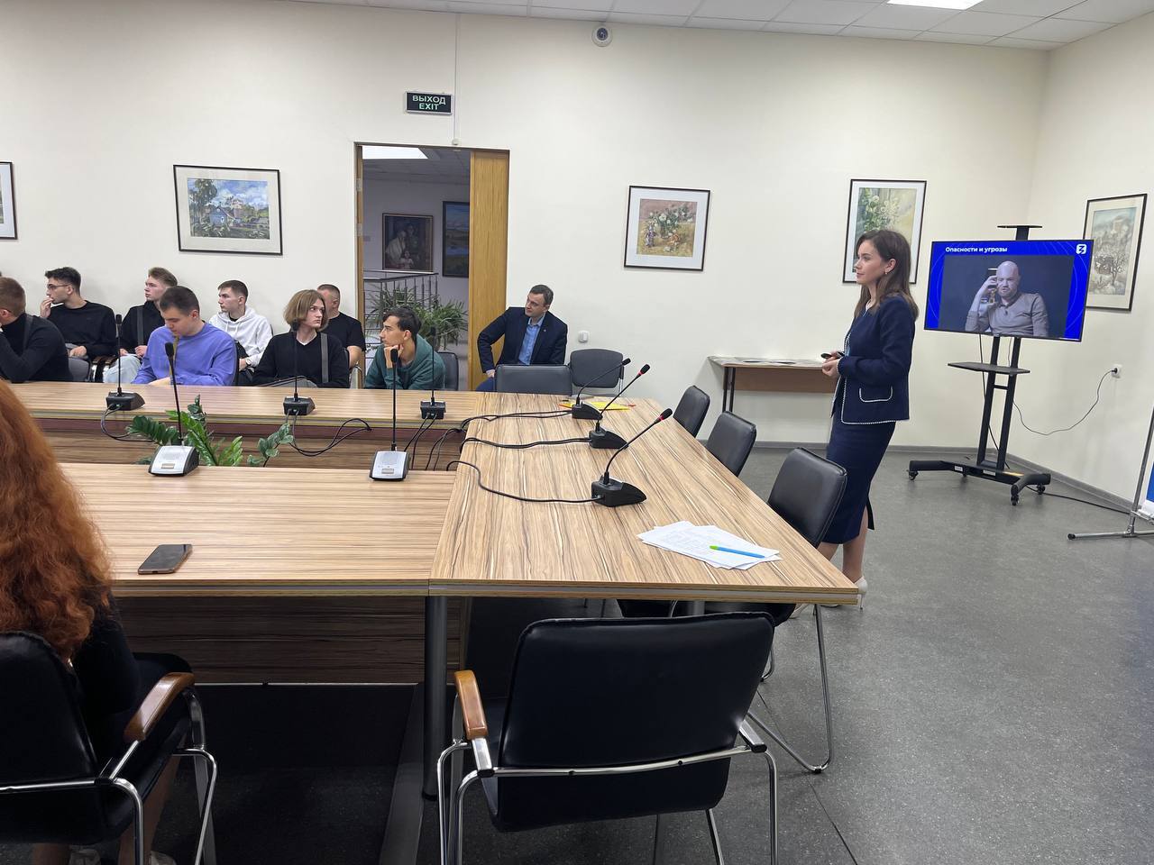 Курские студенты встретились с военным корреспондентом Курские студенты встретились с военным корреспондентом