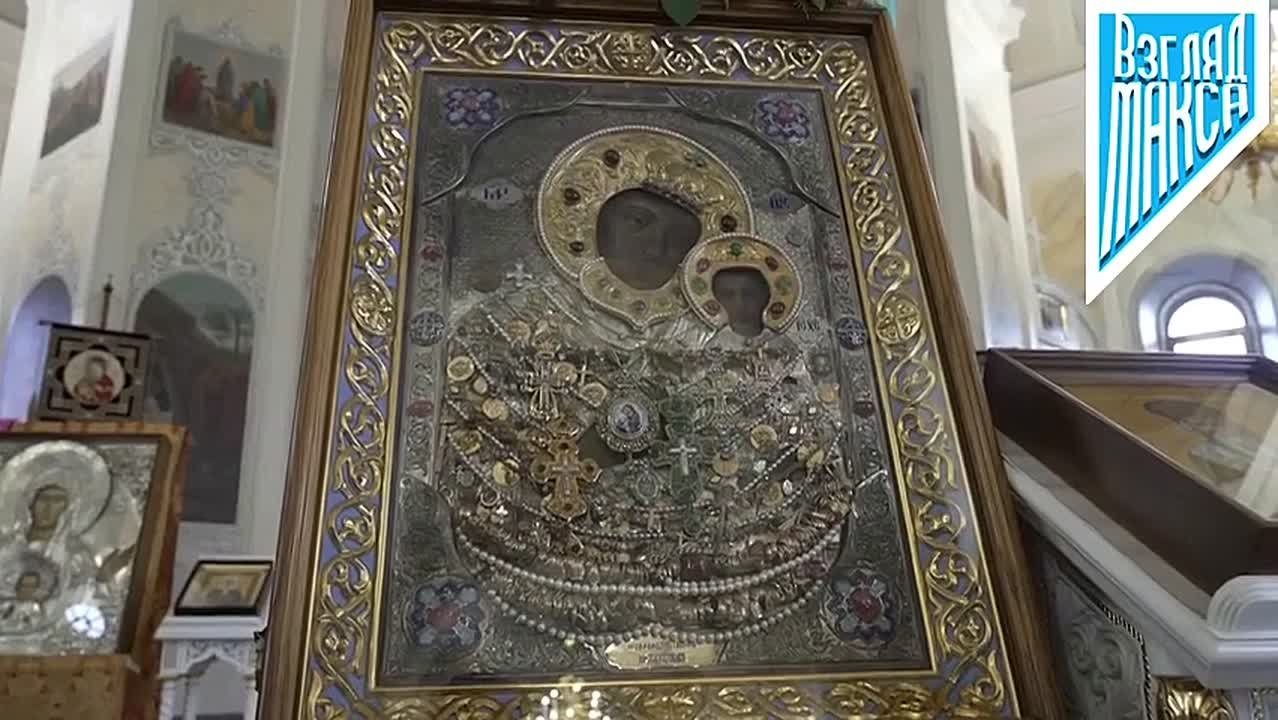 Заместитель председателя Совета безопасности Российской Федерации, председатель партии «Единая Россия» Дмитрий Медведев совершил рабочую поездку в Курскую область, где посетил гуманитарный центр и встретился с волонтёрами...