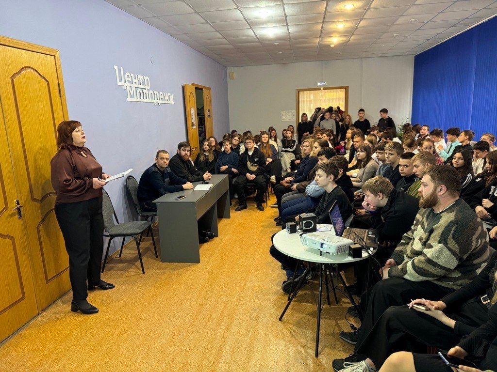 В Центре молодежи прошел круглый стол, организованный в рамках акции «Сообщи, где торгуют смертью», на котором железногорским школьникам директор Центра, полицейские и представитель общественного совета полиции рассказали о... В Центре молодежи прошел круглый стол, организованный в рамках акции «Сообщи, где торгуют смертью», на котором железногорским школьникам директор Центра, полицейские и представитель общественного совета полиции рассказали о...