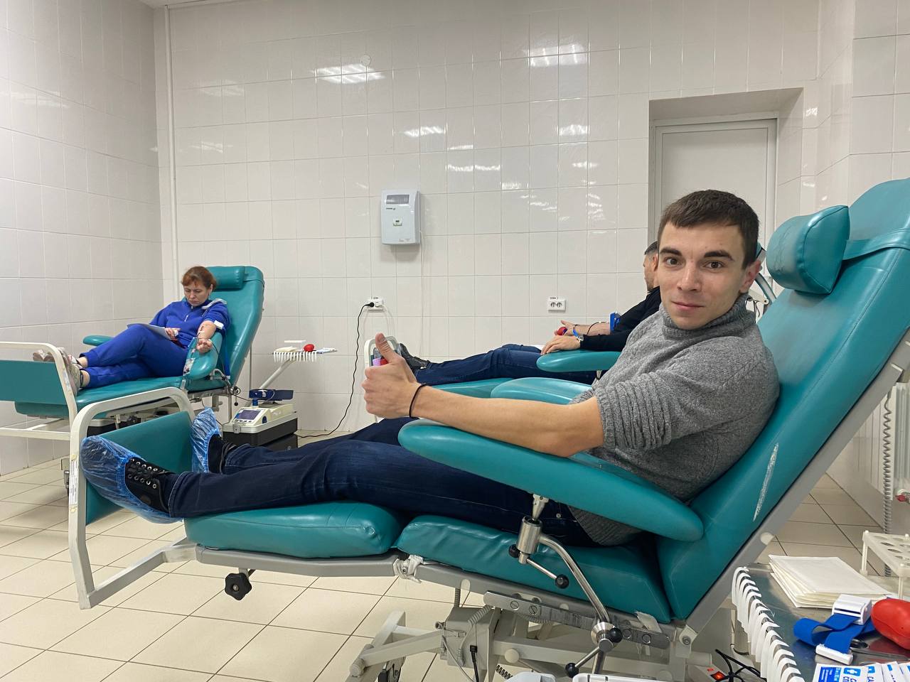 Евгений Маслов: Друзья, приветствую вас! Сегодня перед началом рабочего дня вместе с депутатом КГС Дмитрием Березиным сдал кровь в Курском центре крови Евгений Маслов: Друзья, приветствую вас! Сегодня перед началом рабочего дня вместе с депутатом КГС Дмитрием Березиным сдал кровь в Курском центре крови