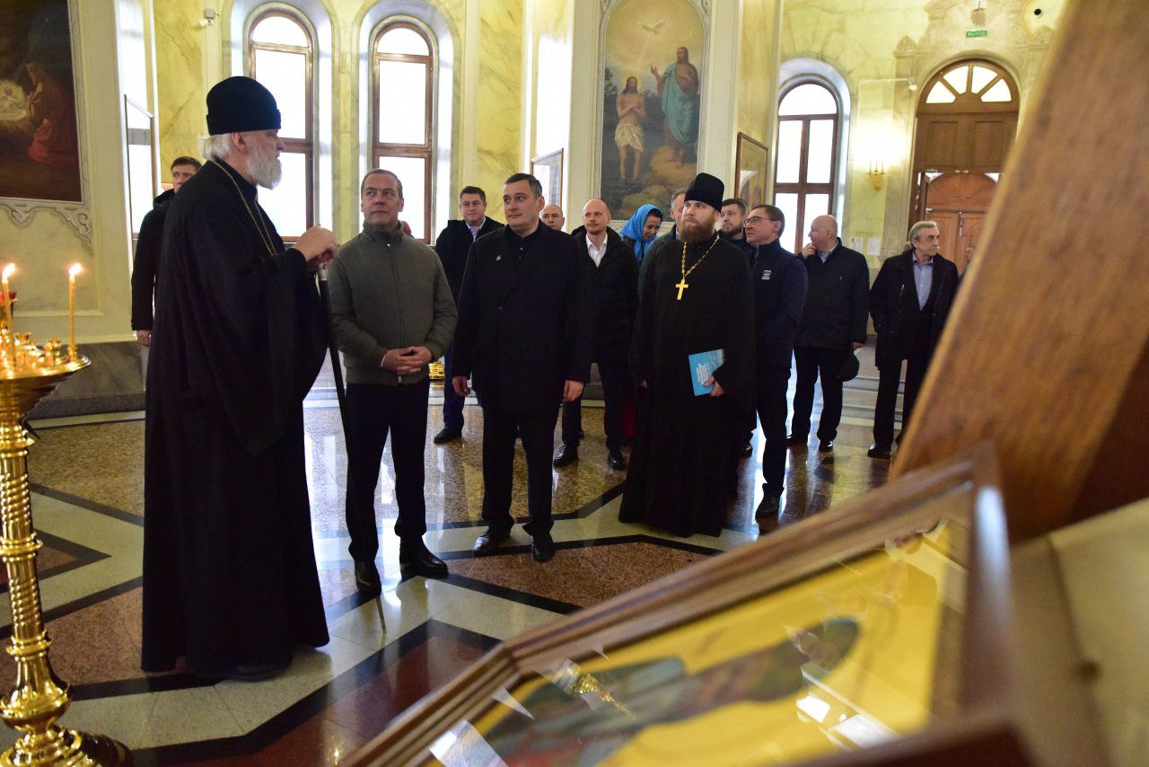 Дмитрий Медведев ознакомился с планами по восстановлению исторического центра Курска Дмитрий Медведев ознакомился с планами по восстановлению исторического центра Курска