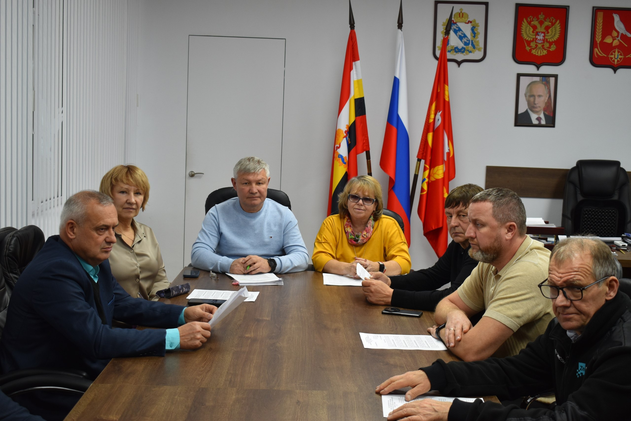 27 октября в Администрации Железногорского района состоялось очередное заседание депутатов Представительного Собрания Железногорского района пятого созыва