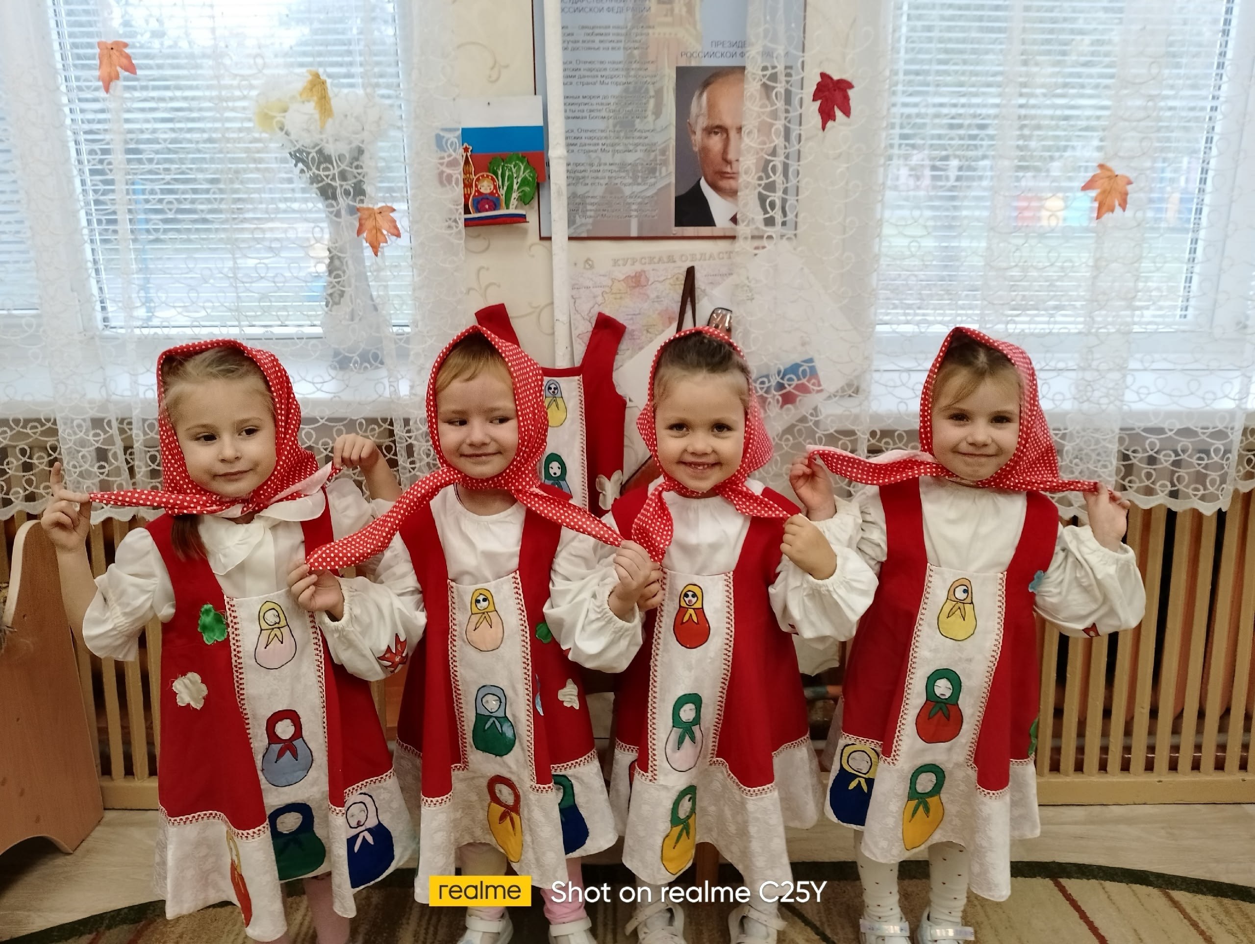 В средней группе детского сада " Алёнушка" прошел досуг ко Дню Матрёшки