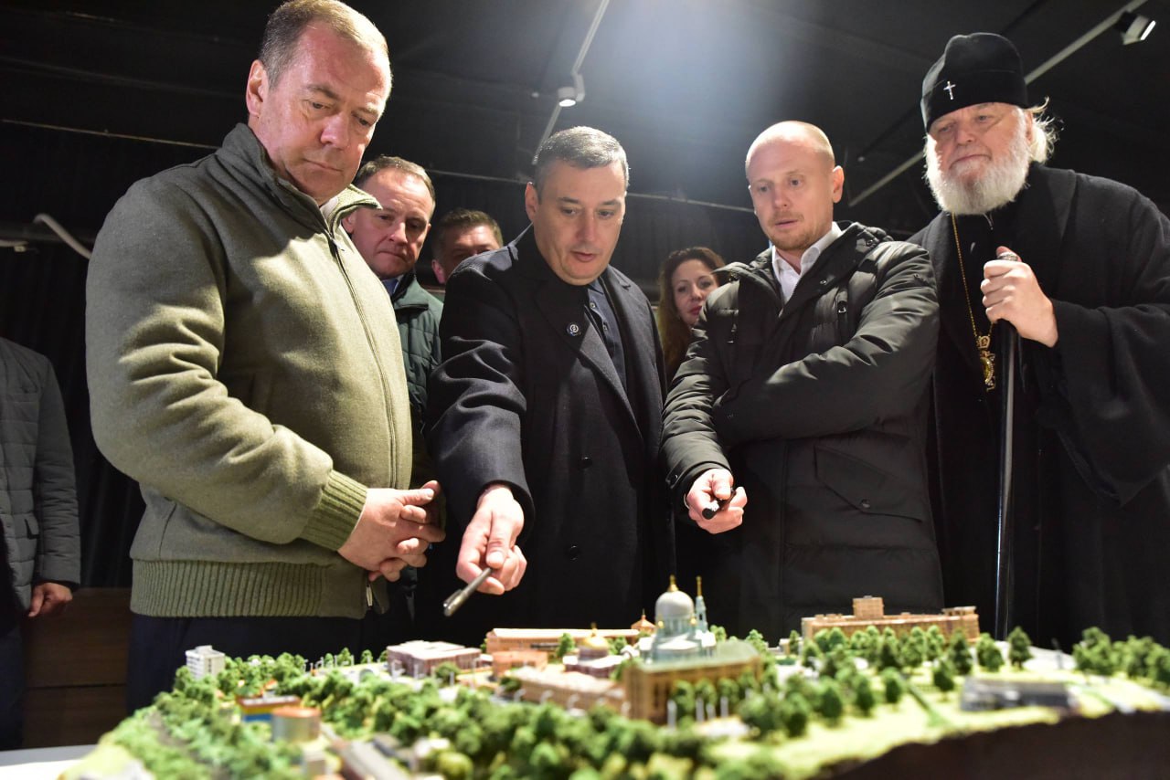 Дмитрий Медведев приехал в Курскую область Дмитрий Медведев приехал в Курскую область