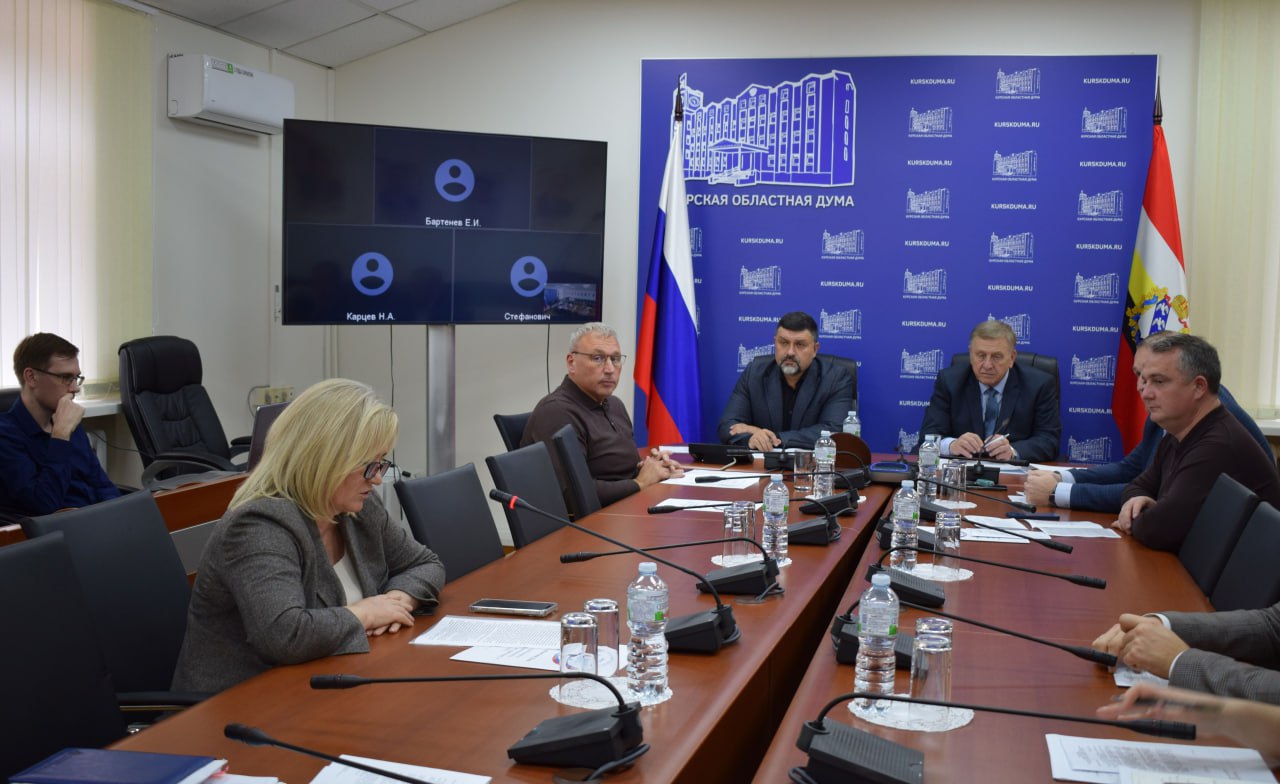 Заседание постоянного думского комитета по промышленности, строительству, транспорту и жилищно-коммунальному хозяйству было в основном посвящено подведению итогов и обсуждению планов и направлений деятельности