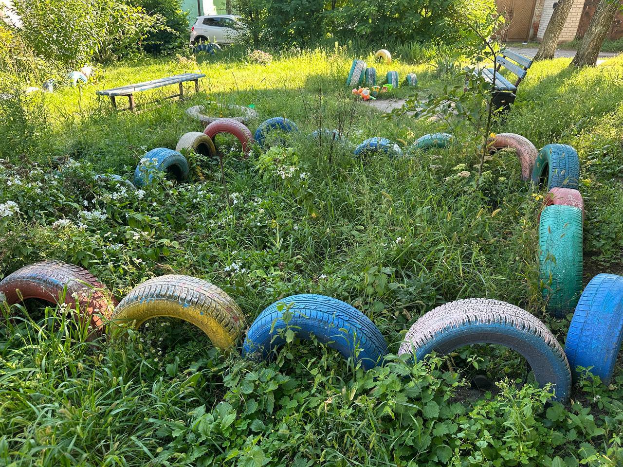 Прокуратура требует от управляющей организации убрать с придомовой территории более 150 отработанных шин Прокуратура требует от управляющей организации убрать с придомовой территории более 150 отработанных шин