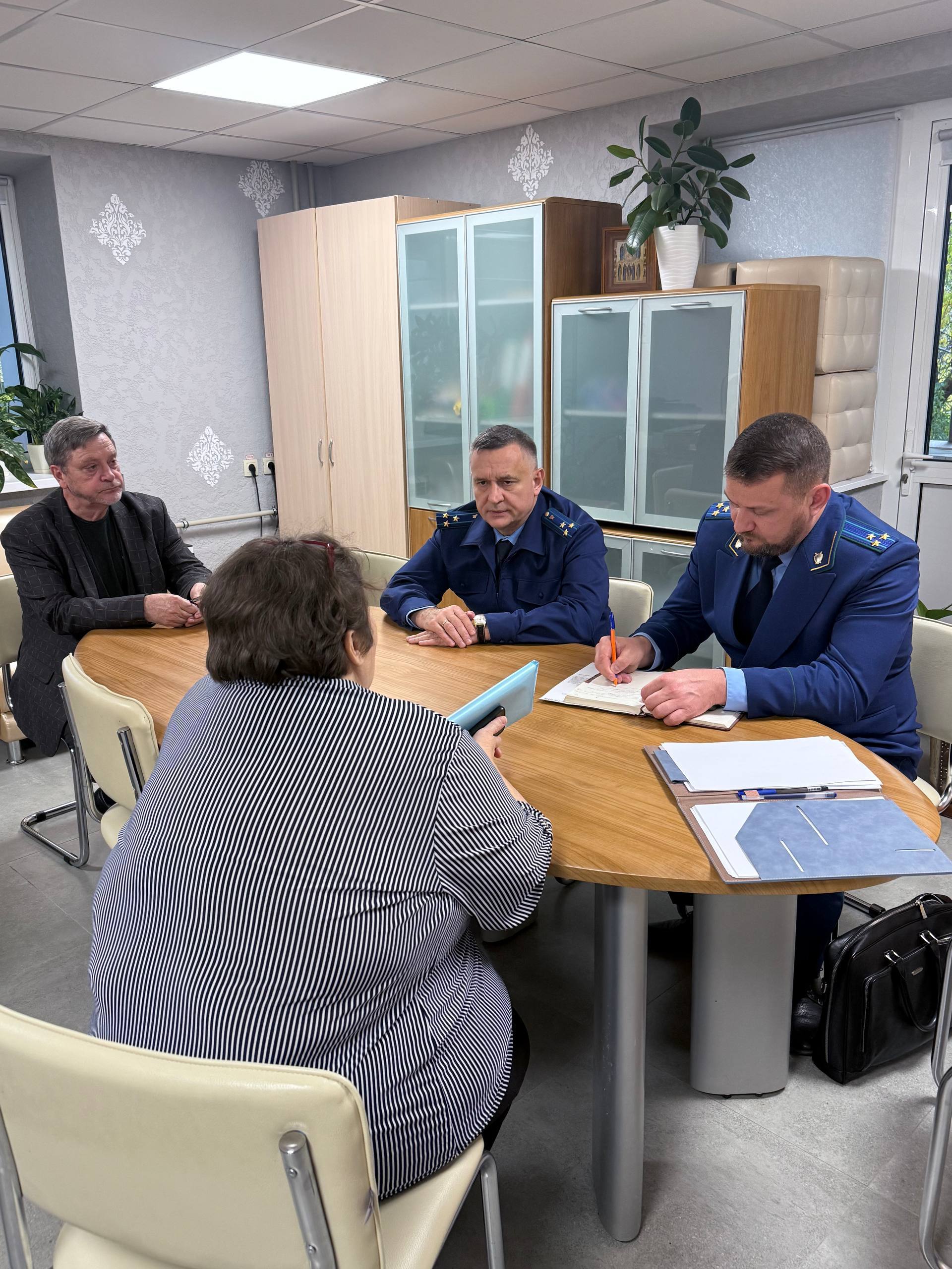 Первый заместитель прокурора Курской области провел выездной прием граждан в Курском доме-интернате ветеранов войны и труда Первый заместитель прокурора Курской области провел выездной прием граждан в Курском доме-интернате ветеранов войны и труда