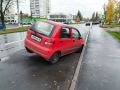 Автомобиль провалился в яму на улице Серегина в Курске