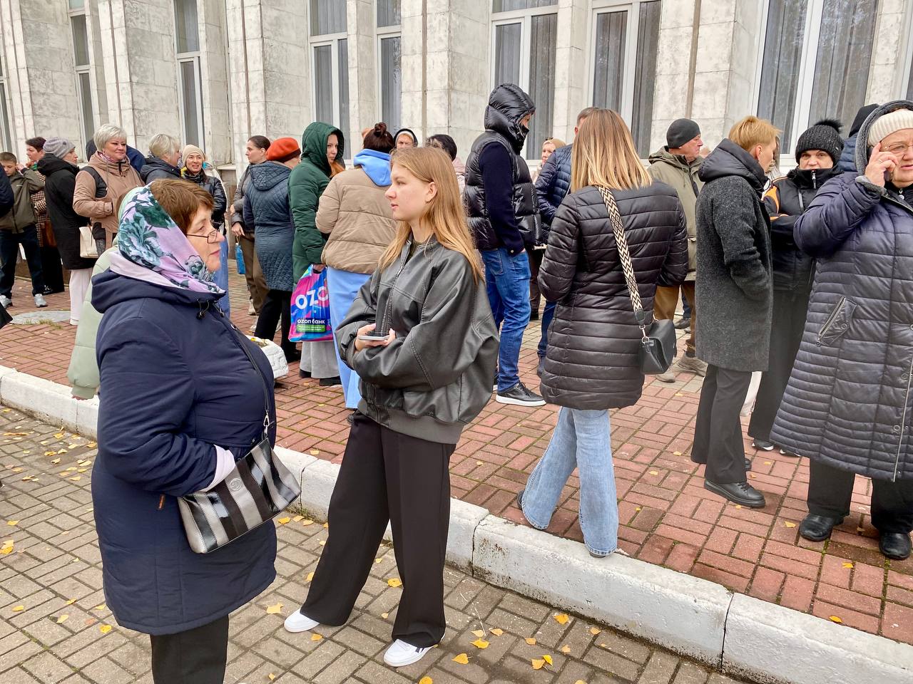 «Не часто к нам в Курск приезжают такие театры»: куряне с нетерпением ждут гастроли московских театров «Не часто к нам в Курск приезжают такие театры»: куряне с нетерпением ждут гастроли московских театров
