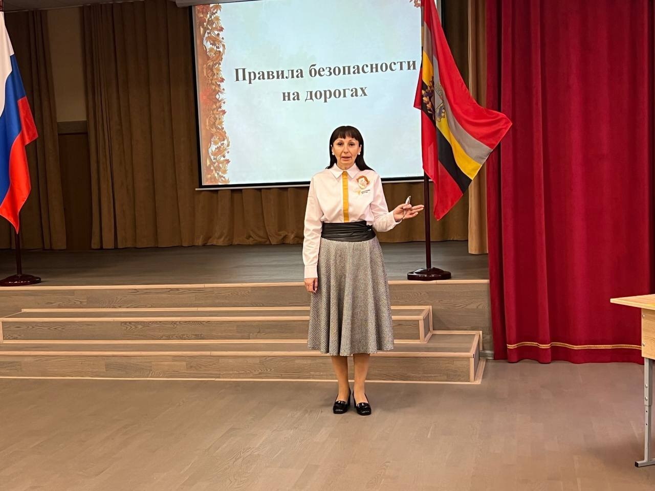 Безопасные каникулы. Перед осенними каникулами муниципальный координатор федерального проекта Навигаторы Детства в Тимском районе Н.В. Степанова и советник директора по воспитанию МКОУ «Тимская СОШ им. Н. В. Черных» И. А.... Безопасные каникулы. Перед осенними каникулами муниципальный координатор федерального проекта Навигаторы Детства в Тимском районе Н.В. Степанова и советник директора по воспитанию МКОУ «Тимская СОШ им. Н. В. Черных» И. А....