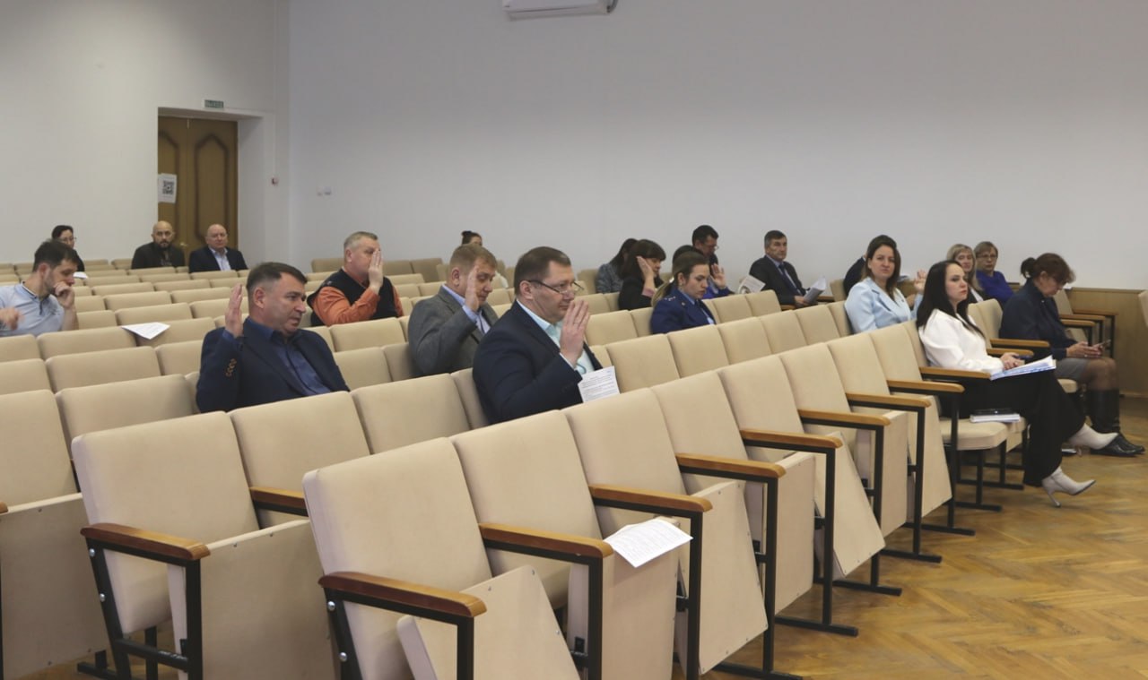 Александр Михайлов: Принял участие в тридцать шестом очередном заседании Железногорской городской Думы седьмого созыва Александр Михайлов: Принял участие в тридцать шестом очередном заседании Железногорской городской Думы седьмого созыва