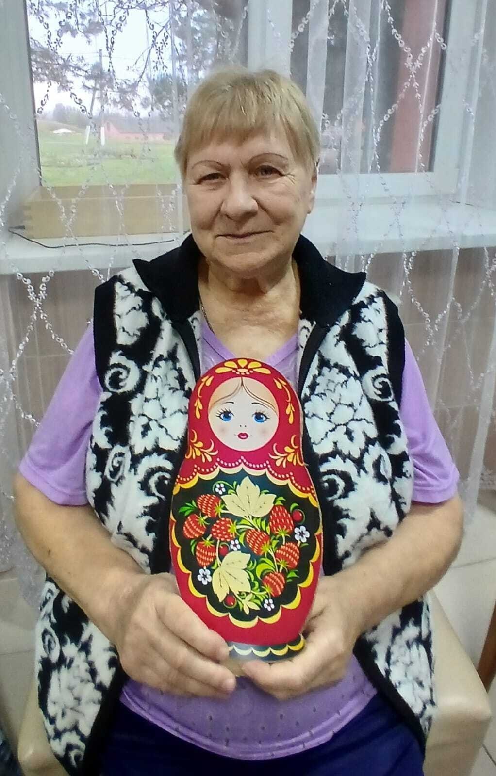 Матрёшка — это не только традиционная русская игрушка, но и символ народного искусства Матрёшка — это не только традиционная русская игрушка, но и символ народного искусства