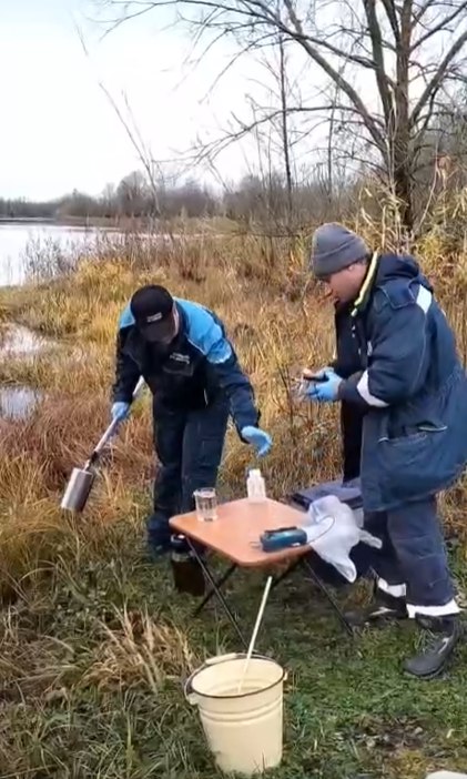 В Льговском районе из реки Сейм взяли отбор проб