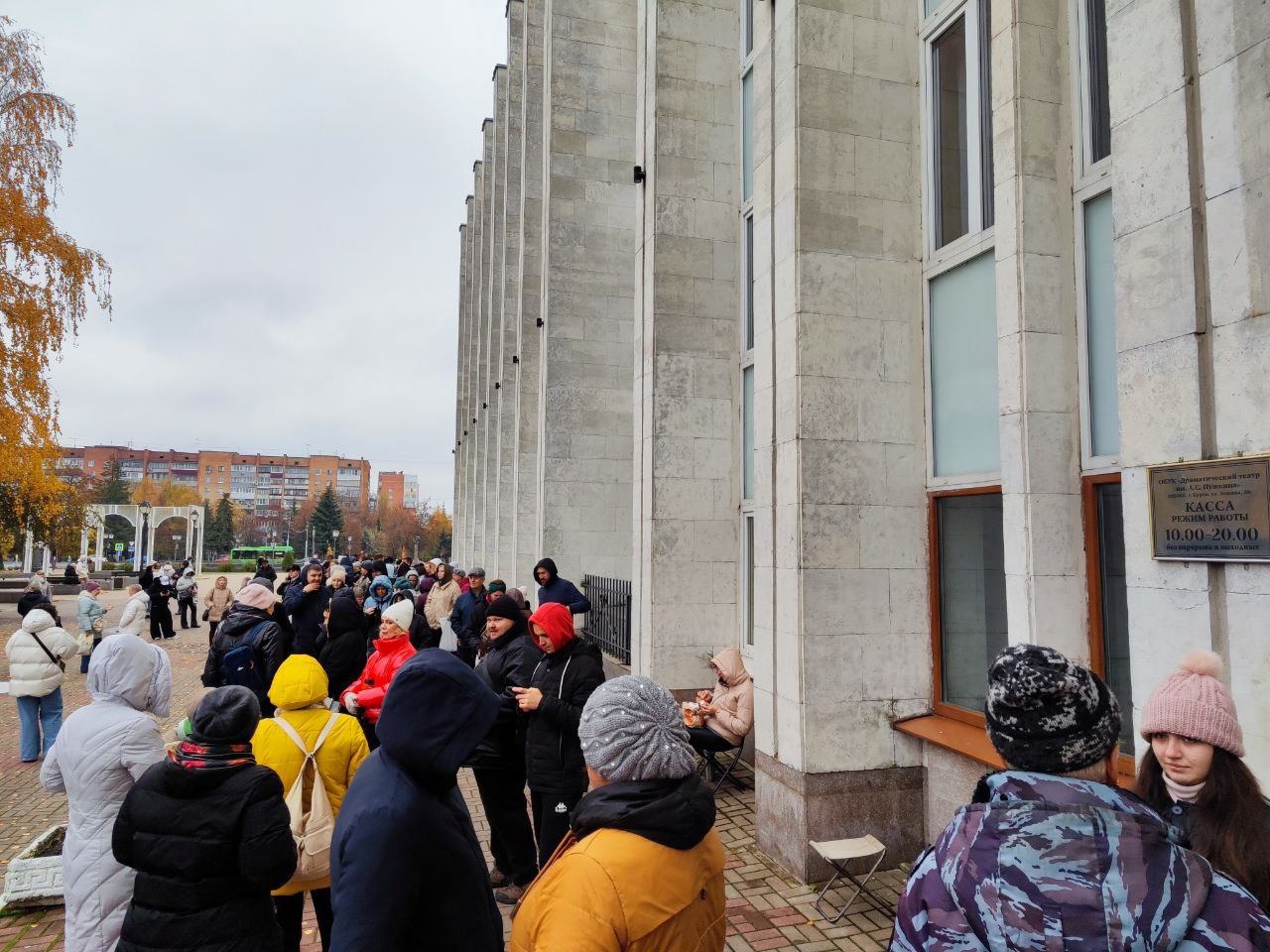 Куряне ждут продажу билетов на "Ревизора" с Машковым Куряне ждут продажу билетов на "Ревизора" с Машковым