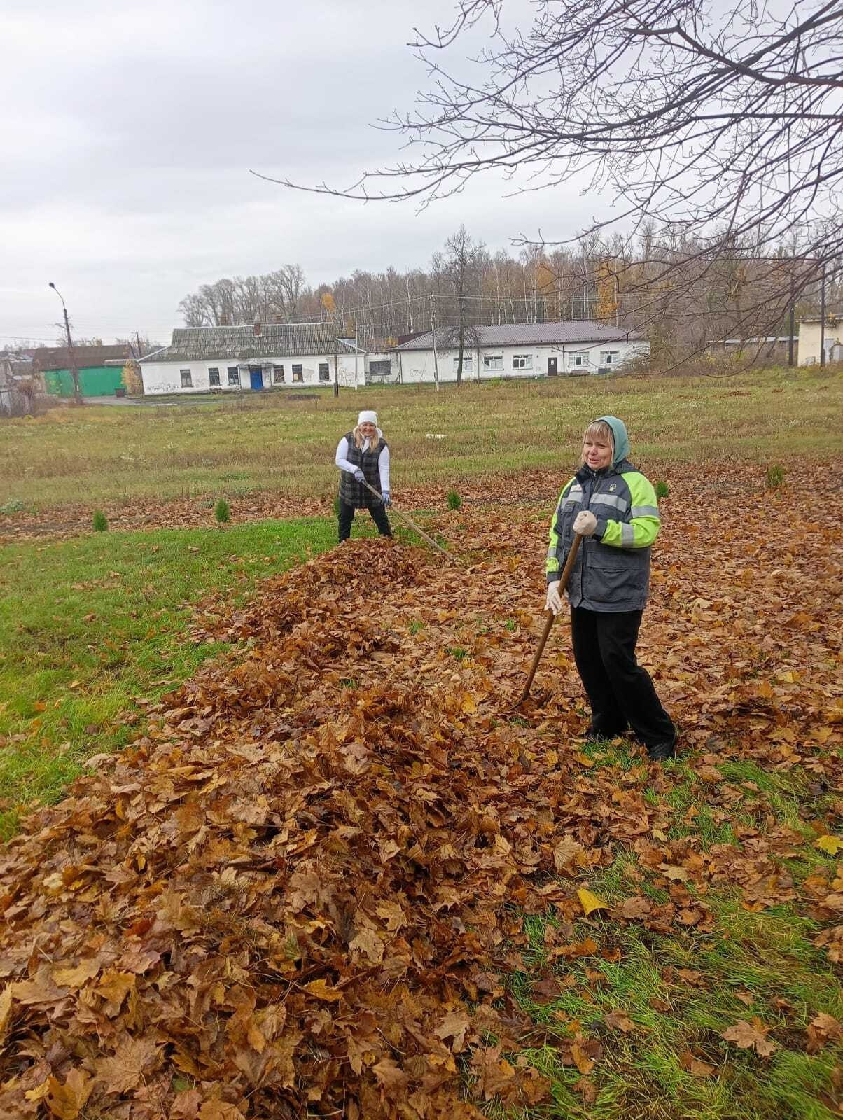 В Октябрьском районе прошла добровольческая акция по уборке прилегающей территории храма Нерукотворного Образа в поселке Прямицыно В Октябрьском районе прошла добровольческая акция по уборке прилегающей территории храма Нерукотворного Образа в поселке Прямицыно