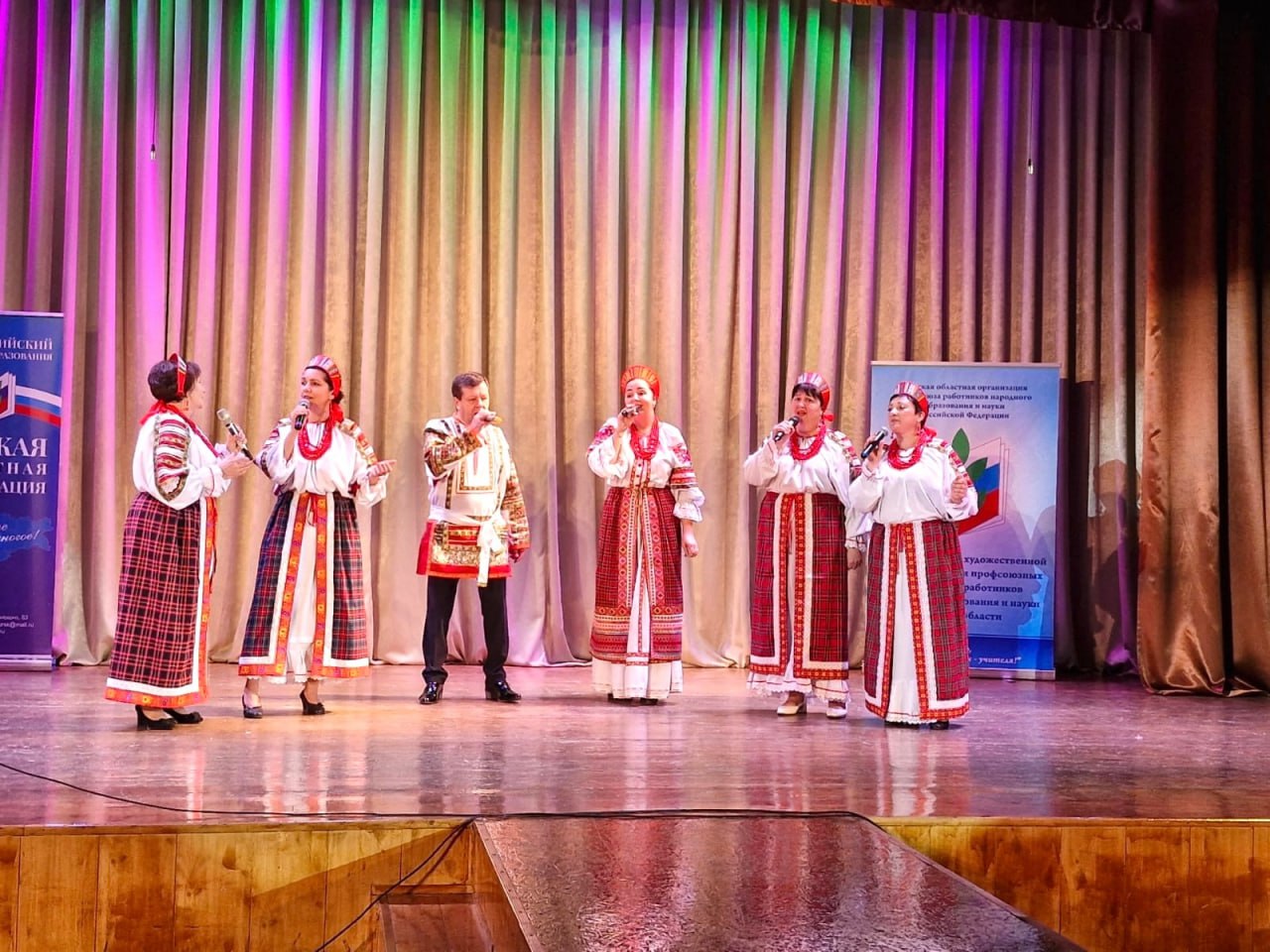 Виктор Кожухов: 28 октября 2025 года в Солнечном зале Дворца пионеров и школьников города Курска состоялся смотр самодеятельного художественного творчества работников системы образования Виктор Кожухов: 28 октября 2025 года в Солнечном зале Дворца пионеров и школьников города Курска состоялся смотр самодеятельного художественного творчества работников системы образования