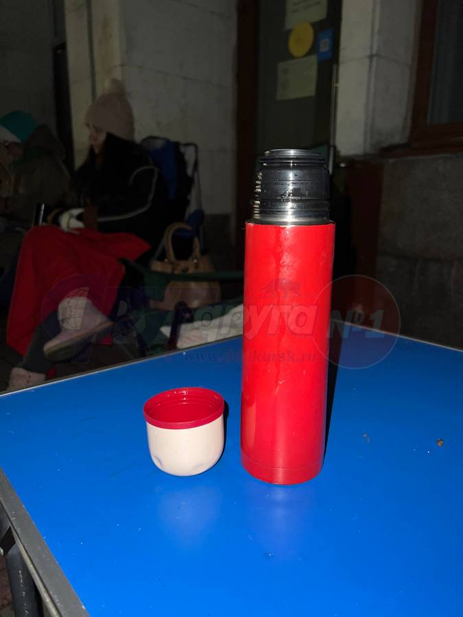 "Во сколько сегодня рассвет? Я первый раз рассвет буду встречать у здания драмтеатра!" Куряне провели всю ночь в очереди за билетами на «Ревизор» с Владимиром Машковым "Во сколько сегодня рассвет? Я первый раз рассвет буду встречать у здания драмтеатра!" Куряне провели всю ночь в очереди за билетами на «Ревизор» с Владимиром Машковым